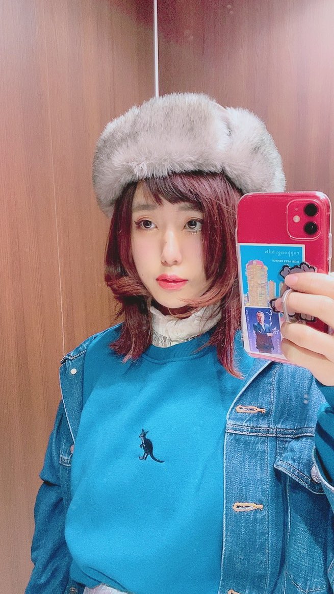 shinobu_clg's tweet photo. 寒色ウィンターなのだけど、赤い髪がこの頃お気に入りなので今の自分が好き。もこもこも好き!
1月は福袋もやってるし、ライヴもあるので会えるの楽しみにしてるよっ❄️🧊💙
制作がんがんしています。
楽曲提供物も今年色々お楽しみ。🐼
#伝統芸能ポップ
#drumstrings
https://t.co/Blxdh1EItz https://t.co/WvrOOQBtIl