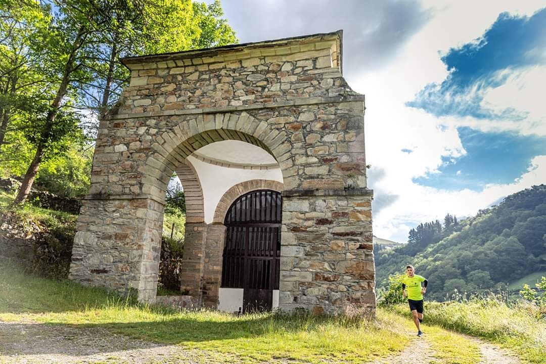 Que hace buen tiempo, pues como dice la canción:

vamos de paseo, pi pi pi
con zapatos nuevos, pi pi pi
en un sitio nuevo pi pi pi

"BIENVENIDOS A VUESTRA CASA"

YO YA SOY PESICO ¿Y TU?

📸 Rubén Fueyo Fotógrafo