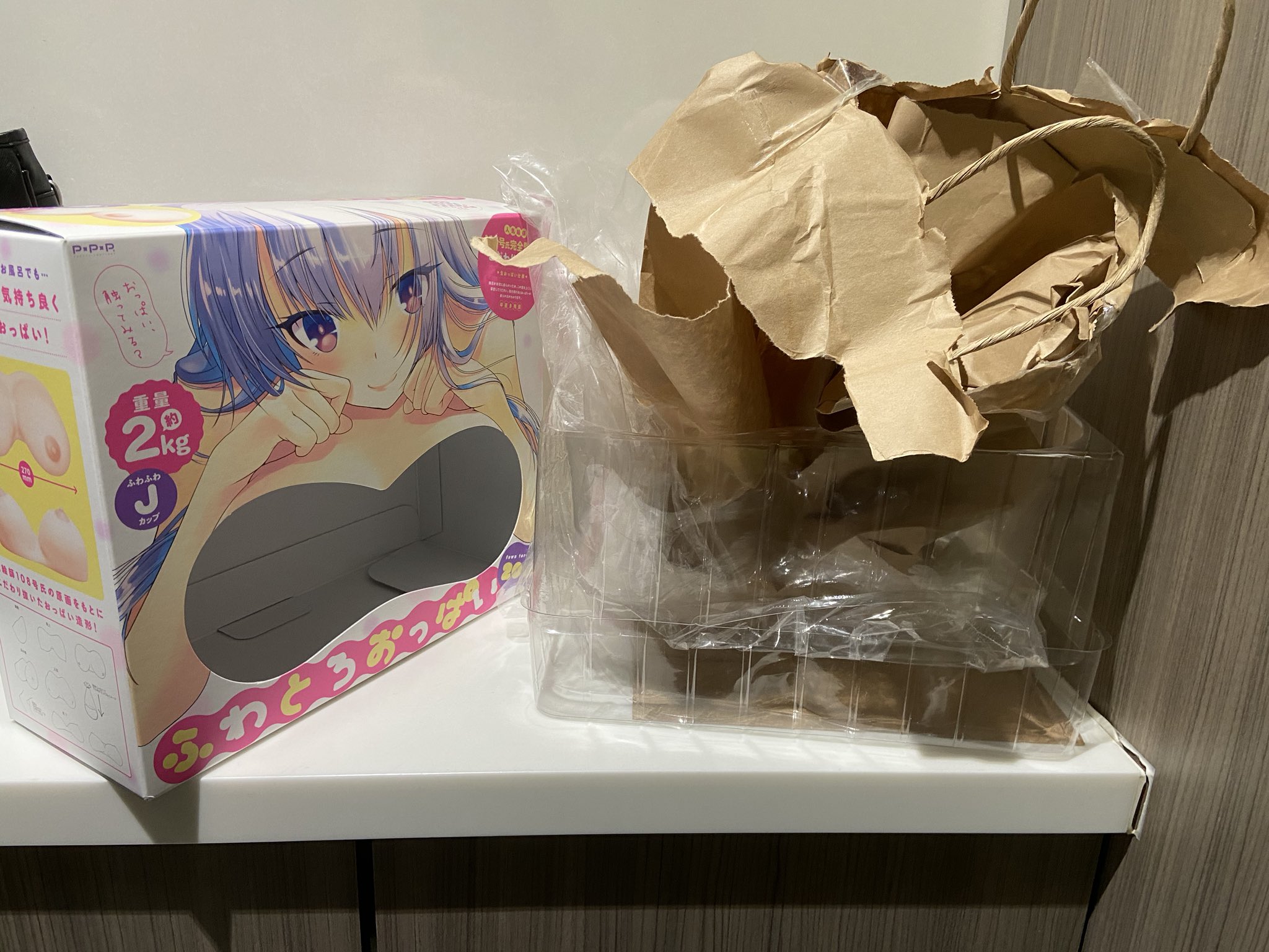 どなべ on X: 細工さん達と分かれた後腹痛でトイレに駆け込んだんだけど入った瞬間これが目の前にあってティッシュ が落ちてた辺りワイの前に入ったやつ絶対シコってたやろ t.cofAXFpELemm  X