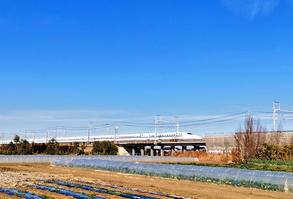 jbcgb767's tweet photo. 上りと下りの新幹線！
#新幹線 #東海道新幹線 #鉄道 #撮り鉄 https://t.co/PFSjRSpaUA
