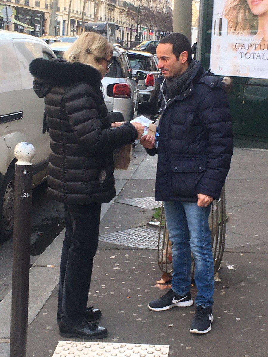 PierreGaboriau's tweet photo. J’étais ce matin sur le terrain pour échanger et présenter mon programme pour #Paris16. Agir sur la #propreté, agir sur la #sécurité, agir sur notre #mobilité, agir pour nos commerces de #proximité, voici les priorités attendues par les habitants. #Gaboriau2020 #jaimemon16 https://t.co/NOgcBNHtQv