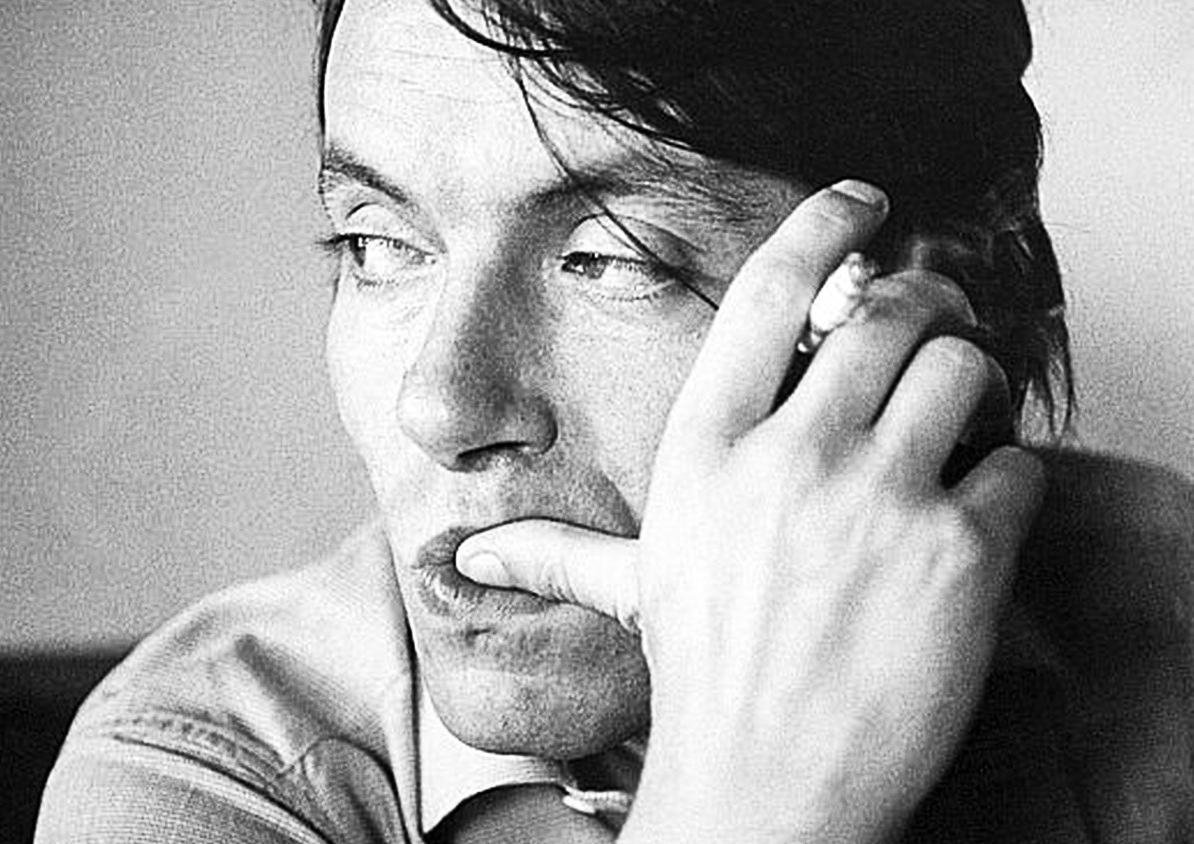 InternoPoesia's tweet photo. «Sentivo la mia terra
vibrare di suoni, era il mio cuore».

Fabrizio De André ❤️
(18 feb. 1940 - 11 gen. 1999) https://t.co/qoNARETRay
