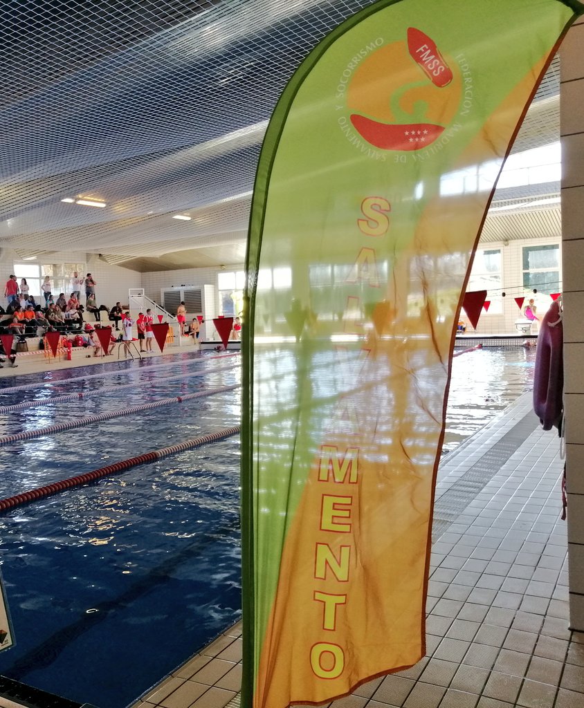 Rodrigojusdado's tweet photo. 1ª competición de nuestro equipo de salvamento en 2020. Y primera que se celebra en nuestras instalaciones #GOGREDOS @GSDcdeportivo @FederacionMSS https://t.co/y10djjtlyJ