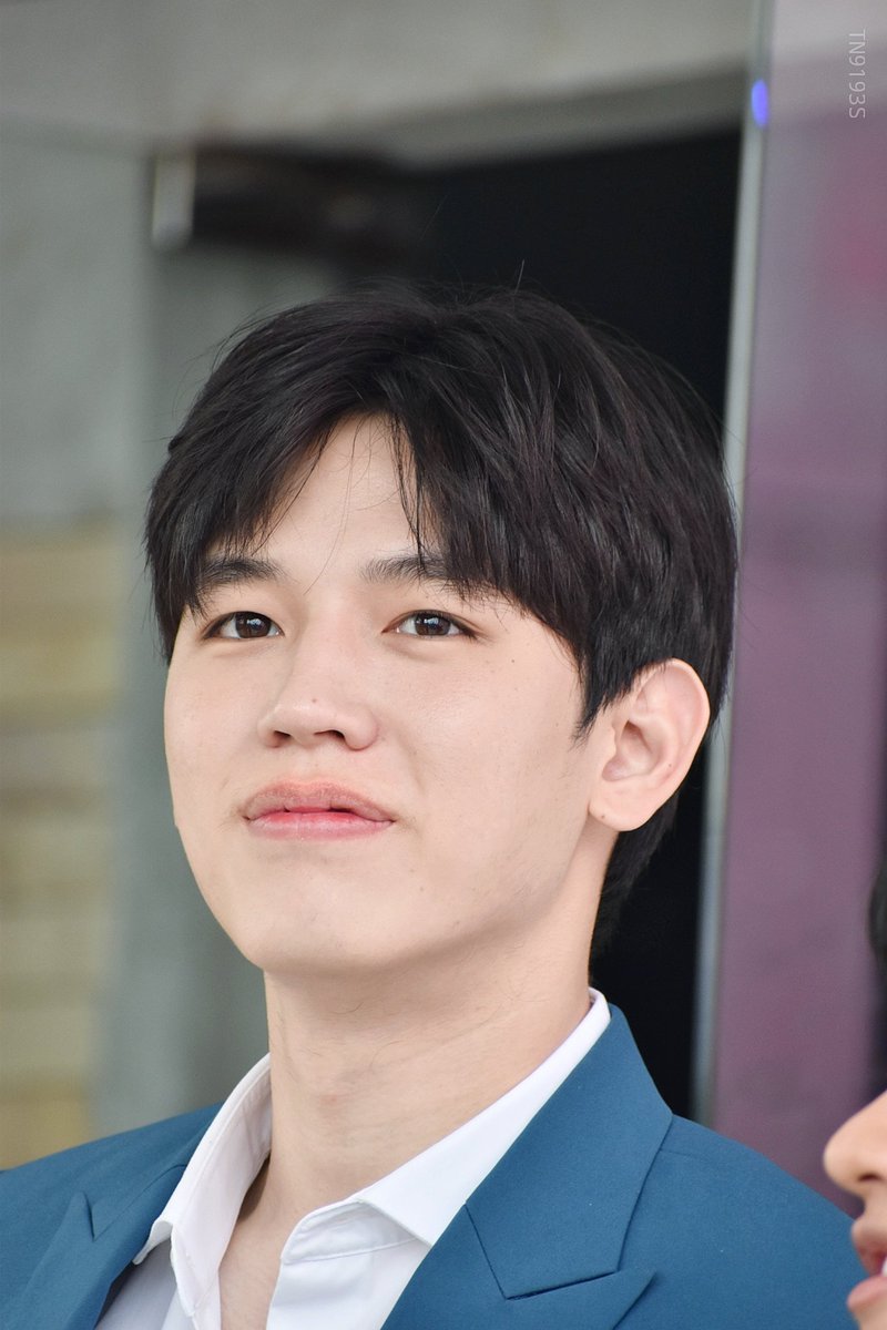 JanloveWD's tweet photo. 💙ความน่ารักของเธอนั้นทำใจละลาย อีกหน่อยมันคงต้องวาย
ต้องโทษเธอทำไมเน้อถึงดูดี💙
#TheBlueCarpetShow
#UNICEFT
#Newwiee https://t.co/5cVqLruX4P