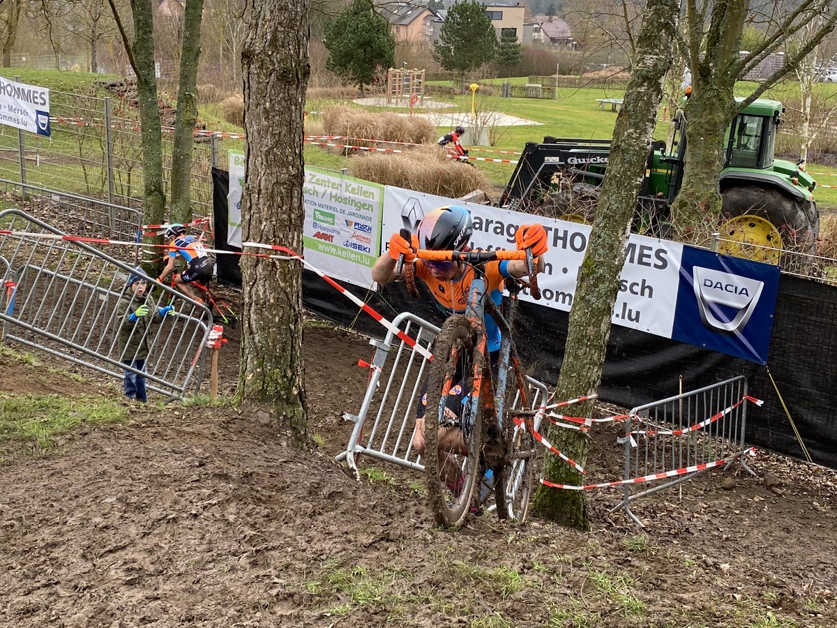 DucalSports's tweet photo. 🇱🇺 Luxembourg Nat. Champ. Dippach (CN) 🏆
Circuit de Mersch : 1er tour 
Débutant•e•s : 30 min

1. @Mathieu88514294 
2. David Lang 
3. @BertonNoa 
#CycloCrossNationals 🇱🇺 https://t.co/edDCtjRyI3