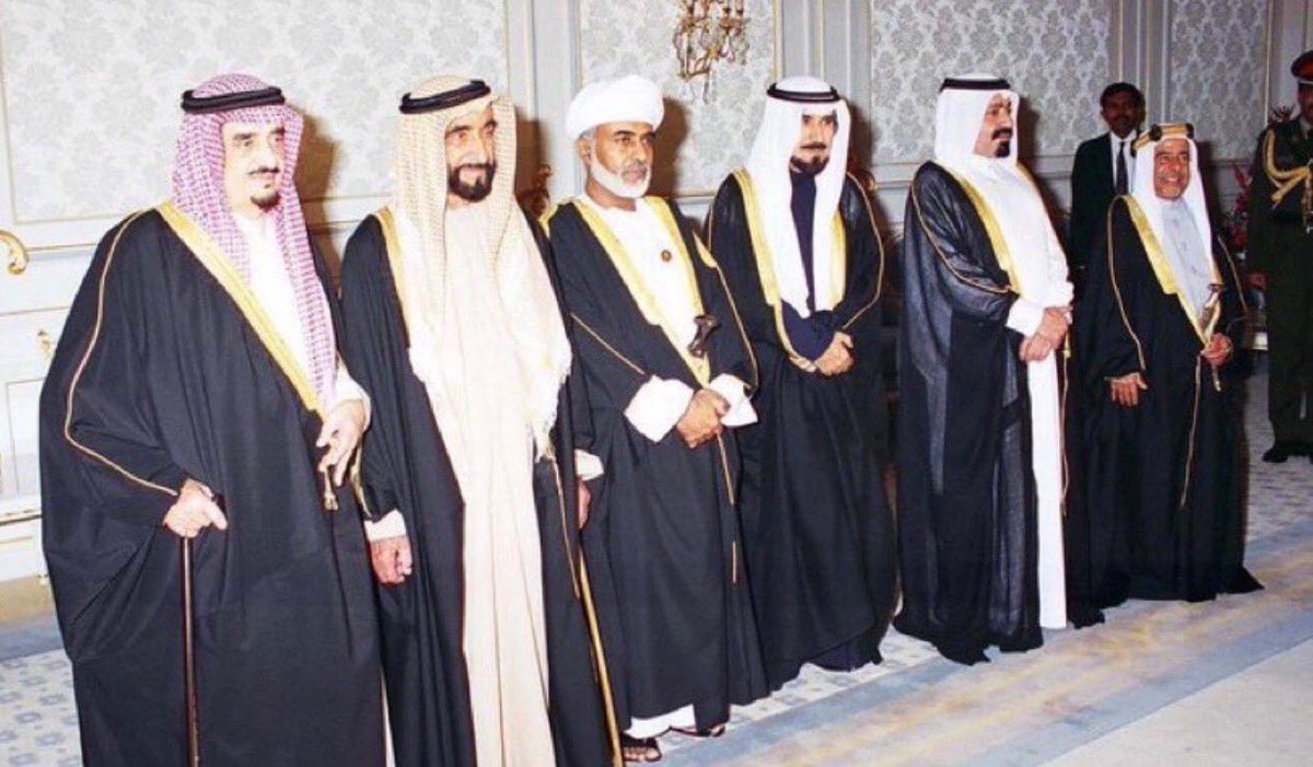soLaf277's tweet photo. " نأتي إلى الدنيا ونحن سواسية
طفلُ الملوك هنا، كطفل الحاشية
ونغادر الدنيا ونحن كما ترى 
متشابهون على قبور حافية 
أعمالنا تُعلي وتَخفض شأننا
وحسابُنا بالحق يوم الغاشية ".

رحمة الله عليهم جميعا.. https://t.co/uSDxVqvecR