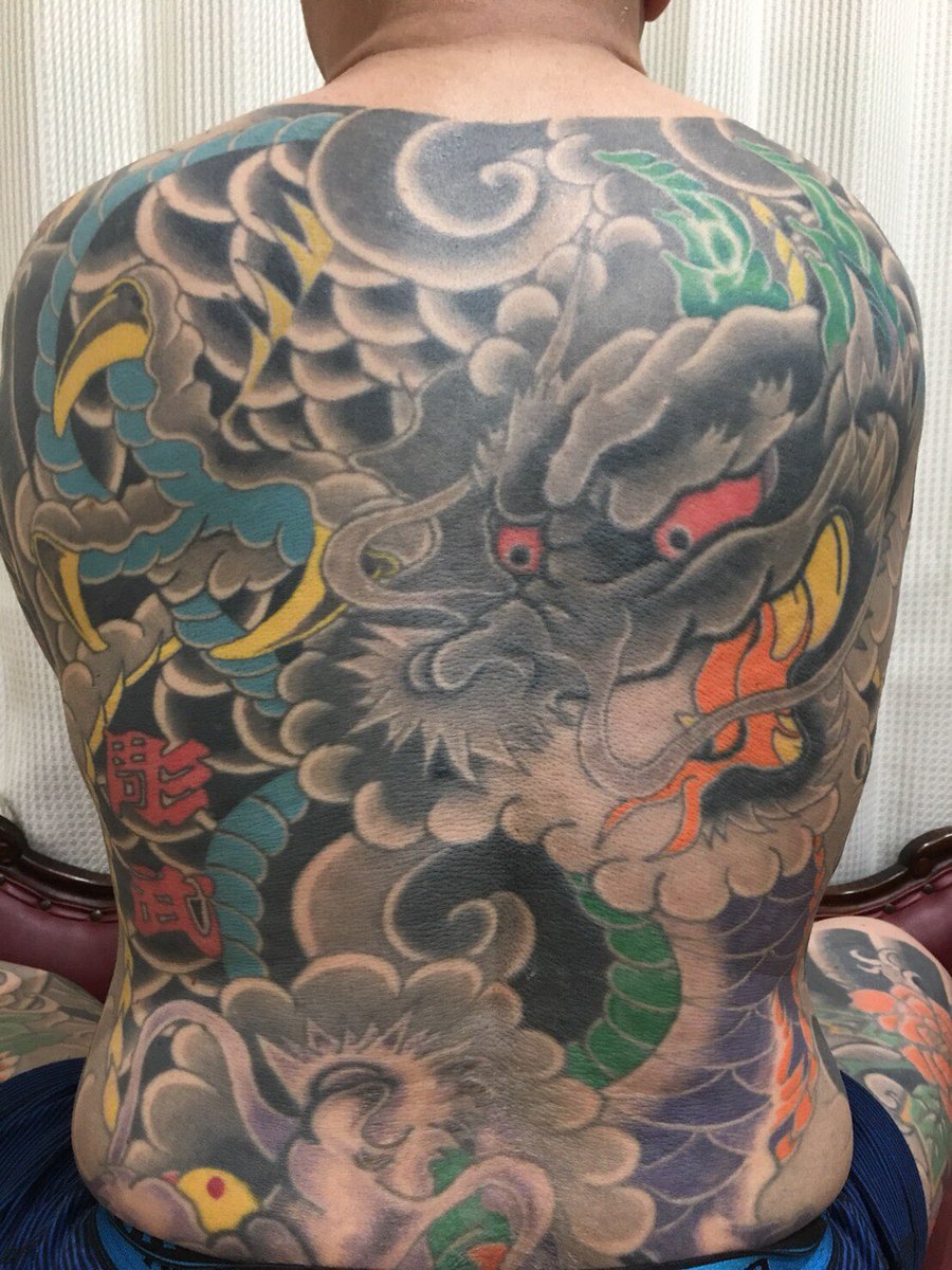 Qp3 刺青 刺青を批判する 人が多く見受けられ るが時代の流れ ファッションの 一つになっている 刺青は隠すもの ではない むしろ人に見せる 為に痛い思いして 男女共々入れてる 親から貰った 五体満足の身体に 入れ申し訳ないが 後悔するなら Qp3 刺青 刺青を批判する 人が多く見受けられ るが時代の流れ ファッションの 一つになっている 刺青は隠すもの ではない むしろ人に見せる 為に痛い思いして 男女共々入れてる 親から貰った 五体満足の身体に 入れ申し訳ないが 後悔するなら