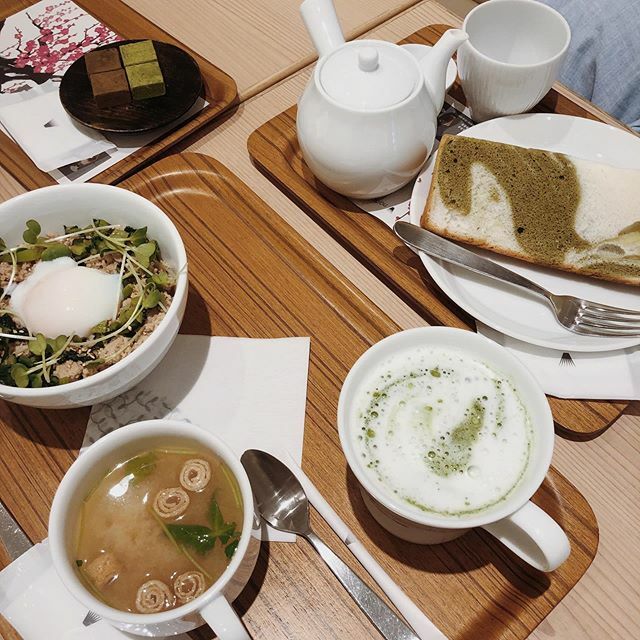 angelaperdon's tweet photo. Green tea brunch at Yojiya Cafe 🍵#yojiyacafe #nanasgreentea #matcha #hojicha #sencha #angiesnextadventure https://t.co/nQMAoXSvkA