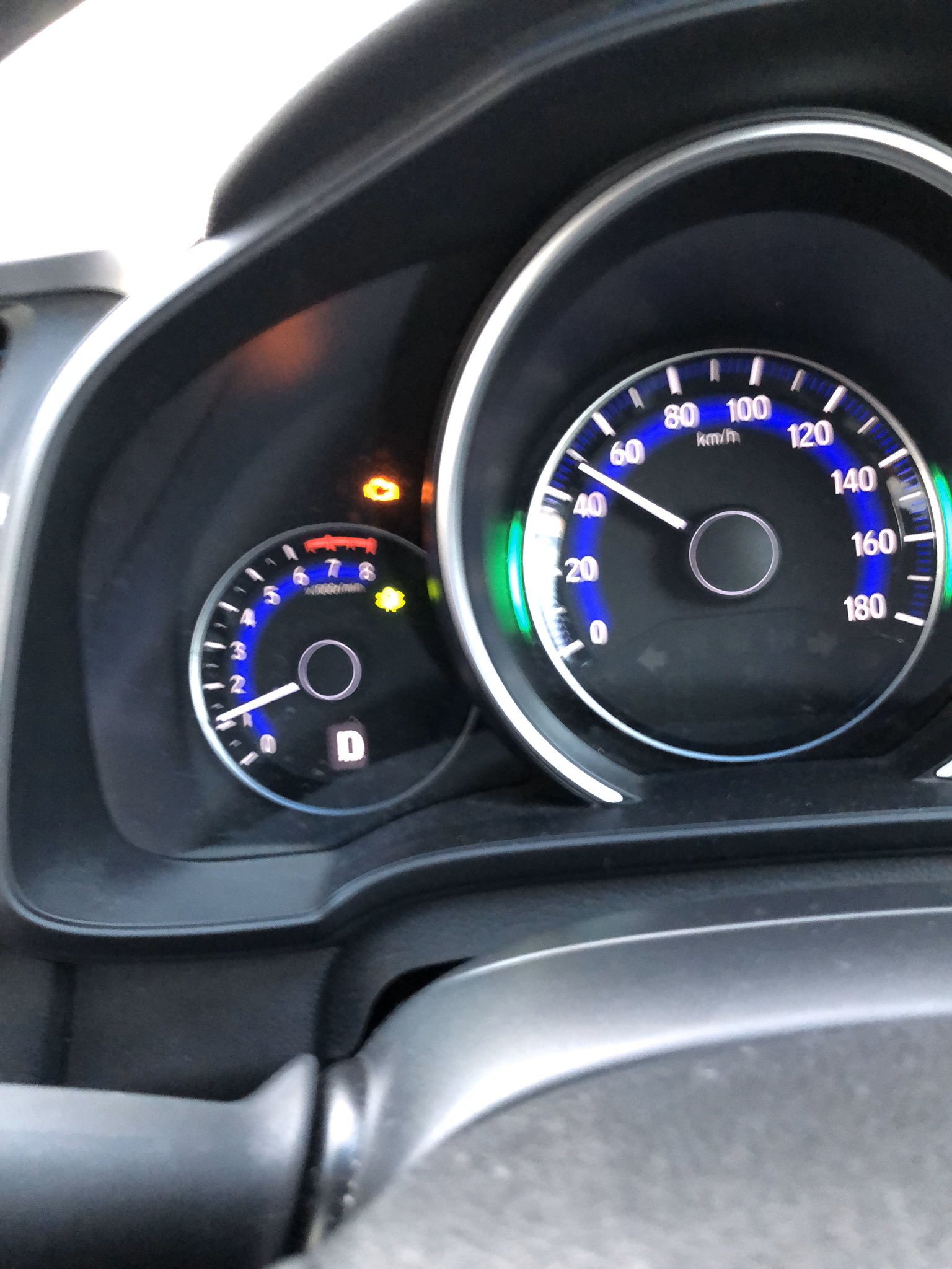 ゆーたくん 車の警告ランプのことで聞きたいことあるので 知ってる方返事ください フィットのこのオレンジなんですか Pgm Fi エンジン 警告灯らしいけど T Co P7czebbeww Twitter