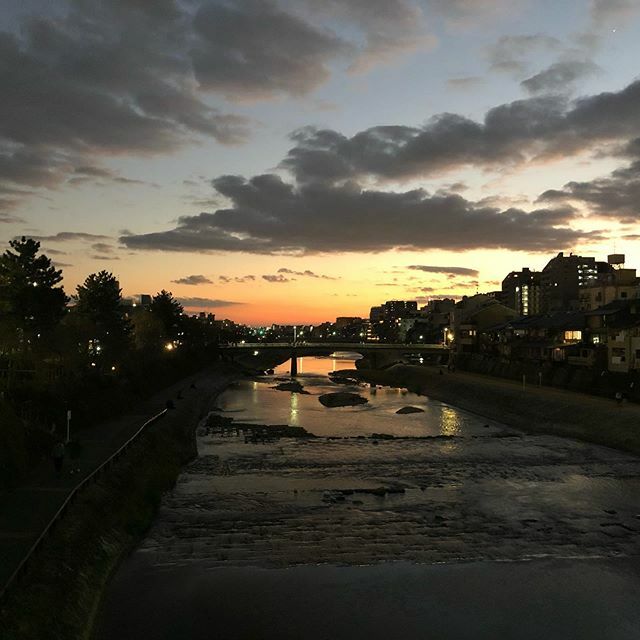 angelaperdon's tweet photo. Kyoto sunset 🌄#kyoto #sunset #angiesnextadventure https://t.co/Dp9ZiQ8V6m