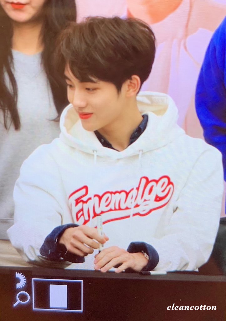 cleancotton_win's tweet photo. 200104 🐣🐣🐣 #윈윈 #WINWIN #董思成 #WayV https://t.co/UT8IJKOMY9