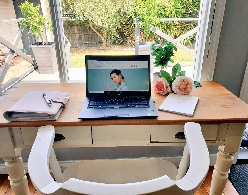 WorkLifeJournal's tweet image. My ideal workspace must be bright, inspiring and within reach of nature.  What essentials does your ideal workspace have? #workspace #worksomewhereyoulove #homeoffice