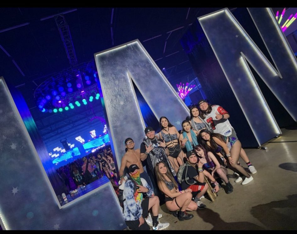 DCNeverSleep's tweet photo. Canโt tell me my rave fam isnโt beautiful and I love them and would do anything for them๐ค๐ผ๐ค#LAN2019 #LANFAM https://t.co/MO7aTlANc1