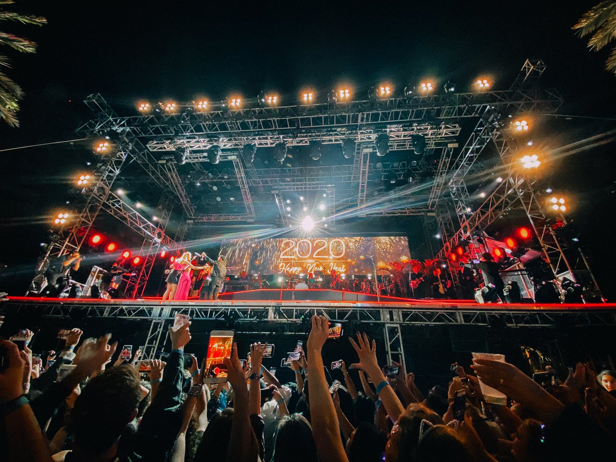 KathleenFinn's tweet photo. new year’s in miami feat. @jonasbrothers https://t.co/KQVIxo5Q28