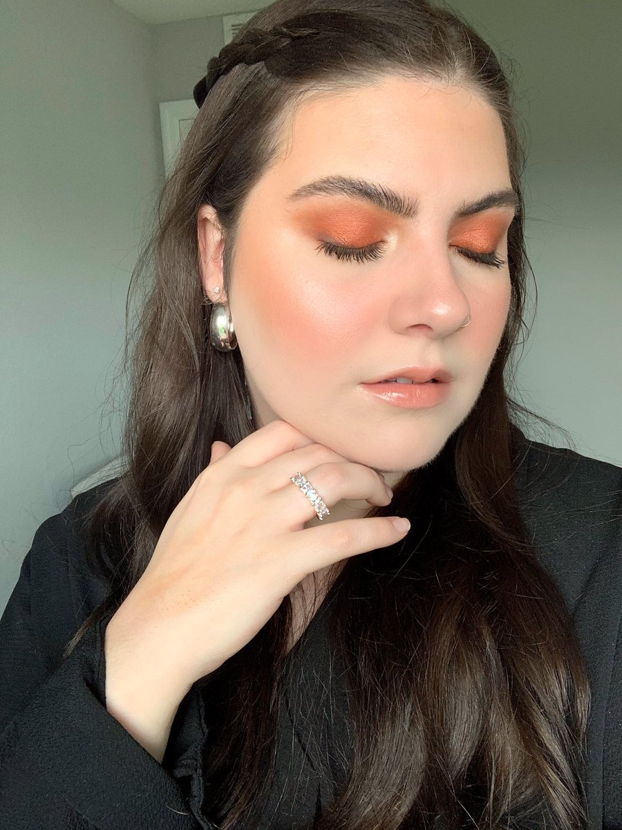 Libbi_Faith's tweet photo. @OFRACosmetics Hi! Me! Add me! Big fan of your products! https://t.co/guuYxzmULm