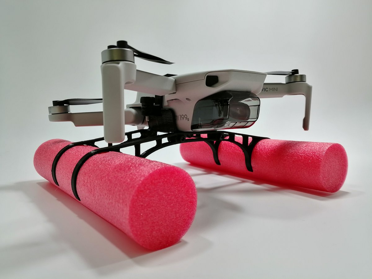 glassycorp's tweet photo. MavicMiniにフローティングキットを装着しました。
色が結構派手なので機体の位置を目視しやすいです。
重量が45g増えるのでフライト時間も短くなります。
5分ほどは短くなったでしょうか。
多少なりともバランスにも影響があるようで、ホバリングがフラフラしているように見えました。 https://t.co/oHCd2rOjKH