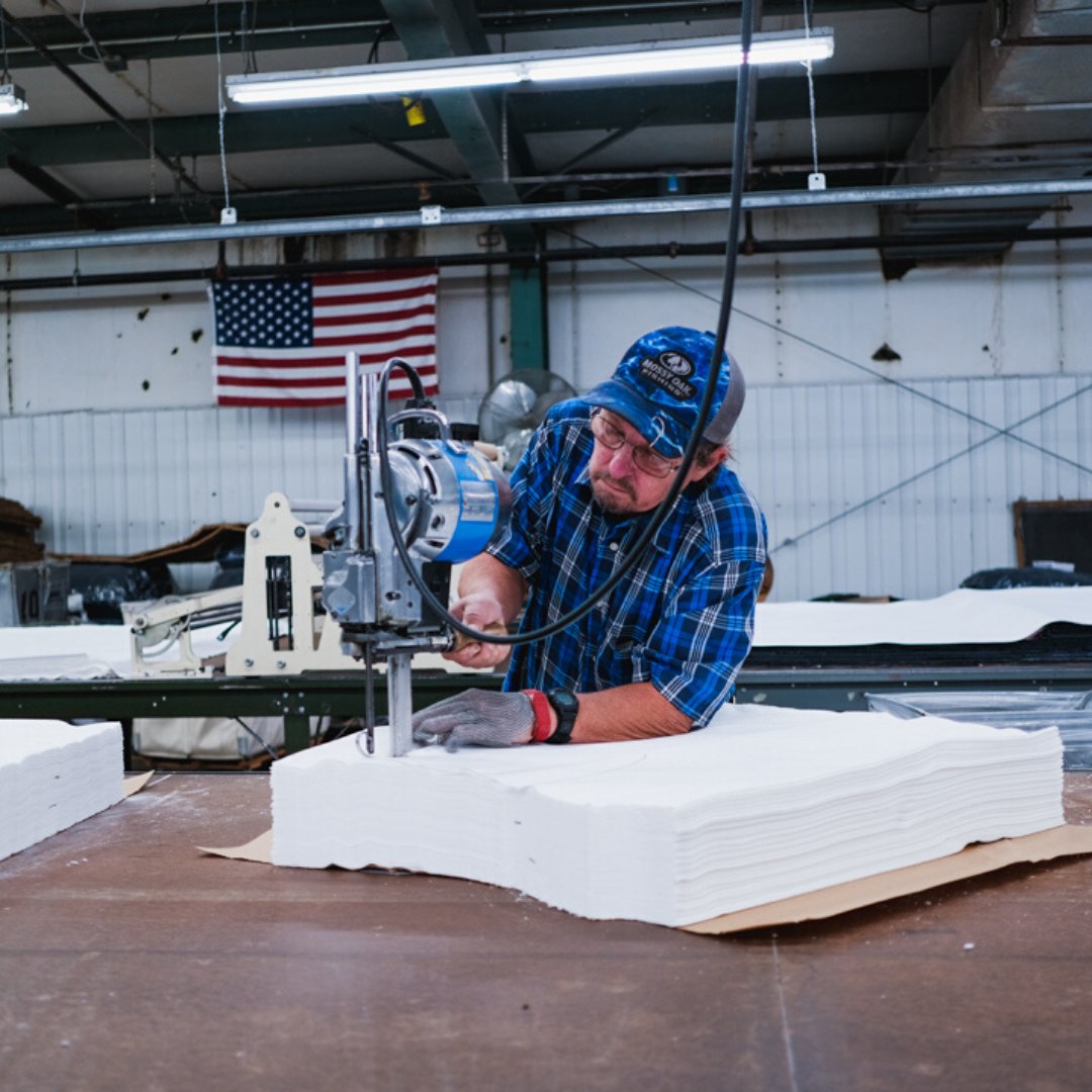 americangiant's tweet photo. Reflecting... top moments of 2019:

✔️Launched the Halifax Full Zip (reduced supply chain) &amp; Compass Merino Full Zip (first wool program)
✔️Got featured on CBS Sunday Morning
✔️2 new stores: SoHo &amp; Silver Lake
✔️Opened 3 new factories

#2019reflection #americangiant #americanmade https://t.co/wWEGykYMkS