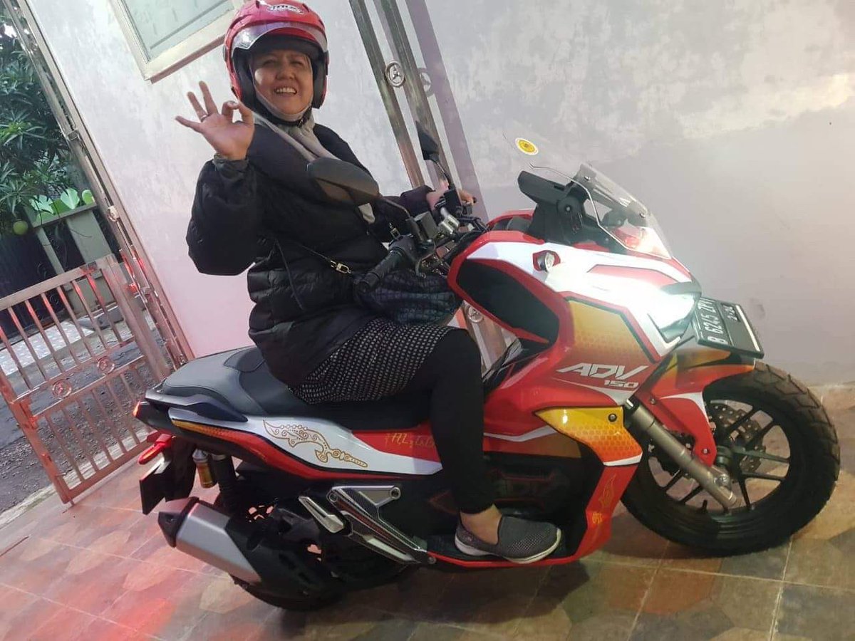 NyiMasRuminah's tweet photo. Siap bekerja untuk Indonesia bersama Generasi Optimis Indonesia di tahun 2020. Salam Optimis π. #generasioptimisindonesia #gwoptimis #jeniwidianingrum #sundawani #adv150 https://t.co/BNPtddWOSA
