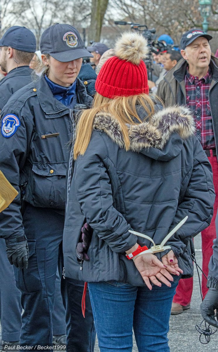 Becker1999's tweet photo. 1/3/20 Fire Drill Fridays rally and action photo album
https://t.co/pCMvr2Wdz0
#FireDrillFridays #climatechange #climatecrisis #JaneFonda #SamWaterston #CodePink #fossilfuels #ExxonKnew
#protest
#photography
#activism
#CivilDisobedience
#IainArmitage
#JoshFox https://t.co/0jVoFHxWZh