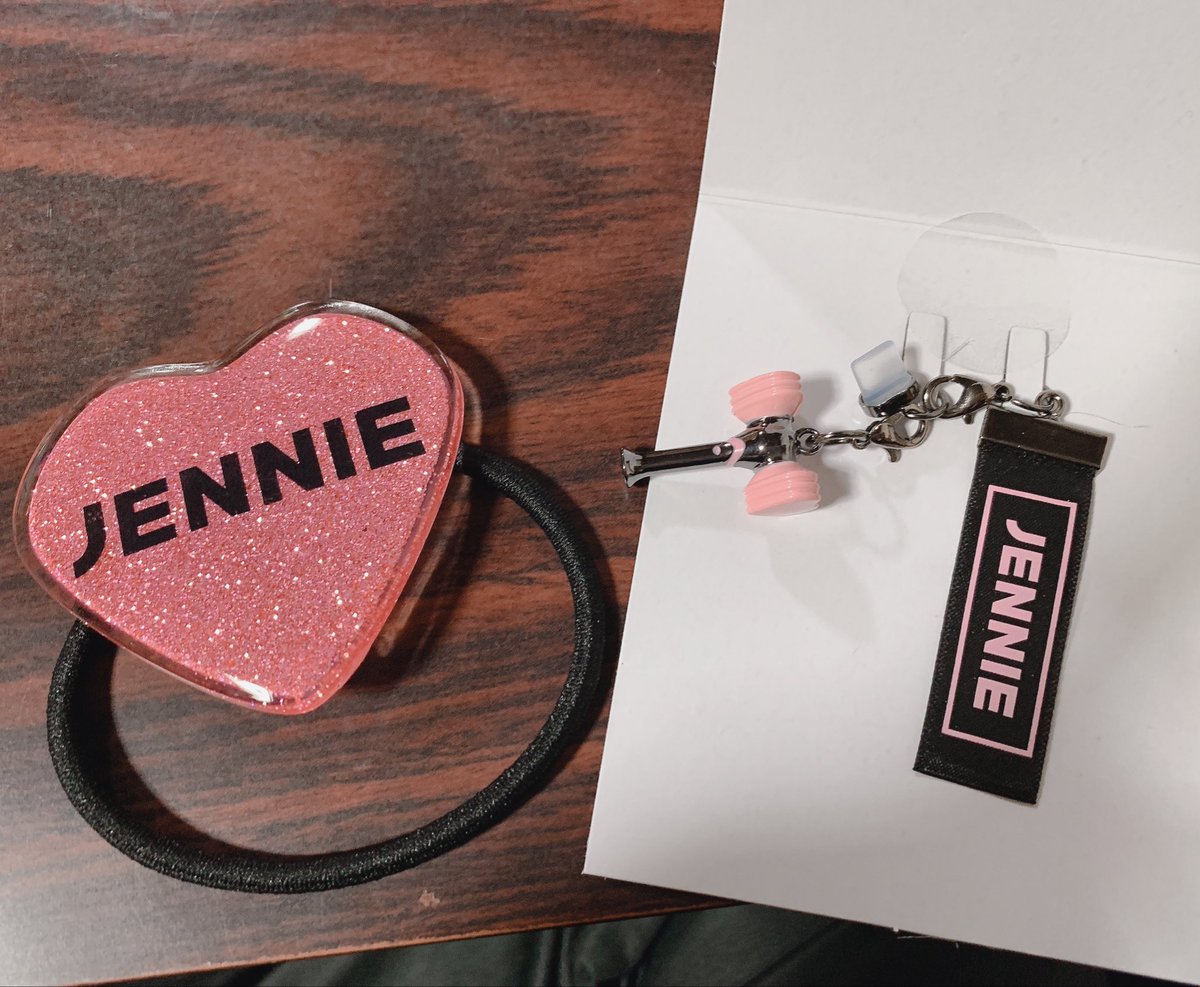 _bp___love's tweet photo. blackpink ヘアゴム ライトニングアクセサリー
譲 ジェニ JENNIE
求 ロゼ ROSE
#BLACKPINK #BLACKPINK京セラ #BLACKPINKグッズ https://t.co/kFRCpbvHlL