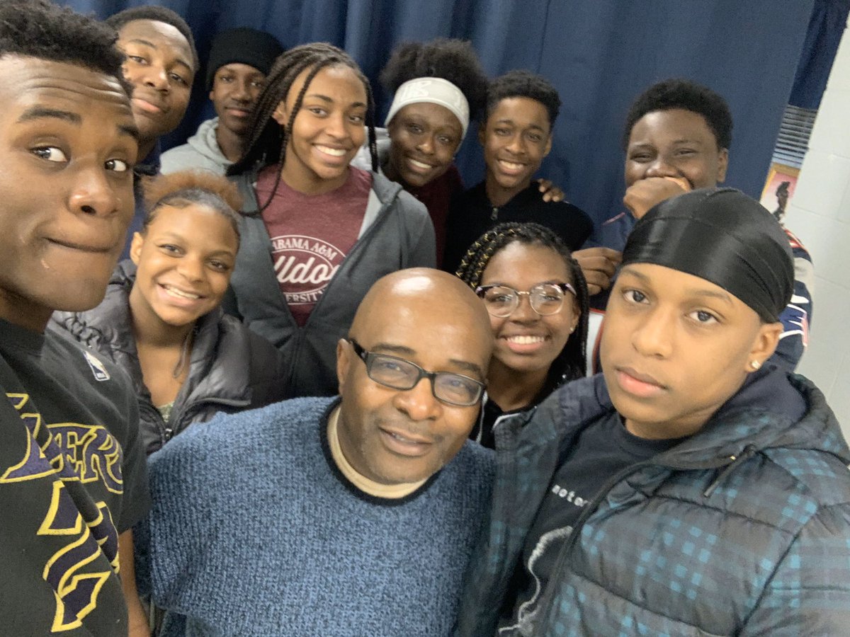 BTMBChurch's tweet image. The BT teens closed their Christmas break with me at our Pizza with the Pastor (PWP 2020)! Had a great time and even got a “silly” photo in. Love these peeps right here!!

#BTSTRONG
#PWP2020
#morethanachurchhome