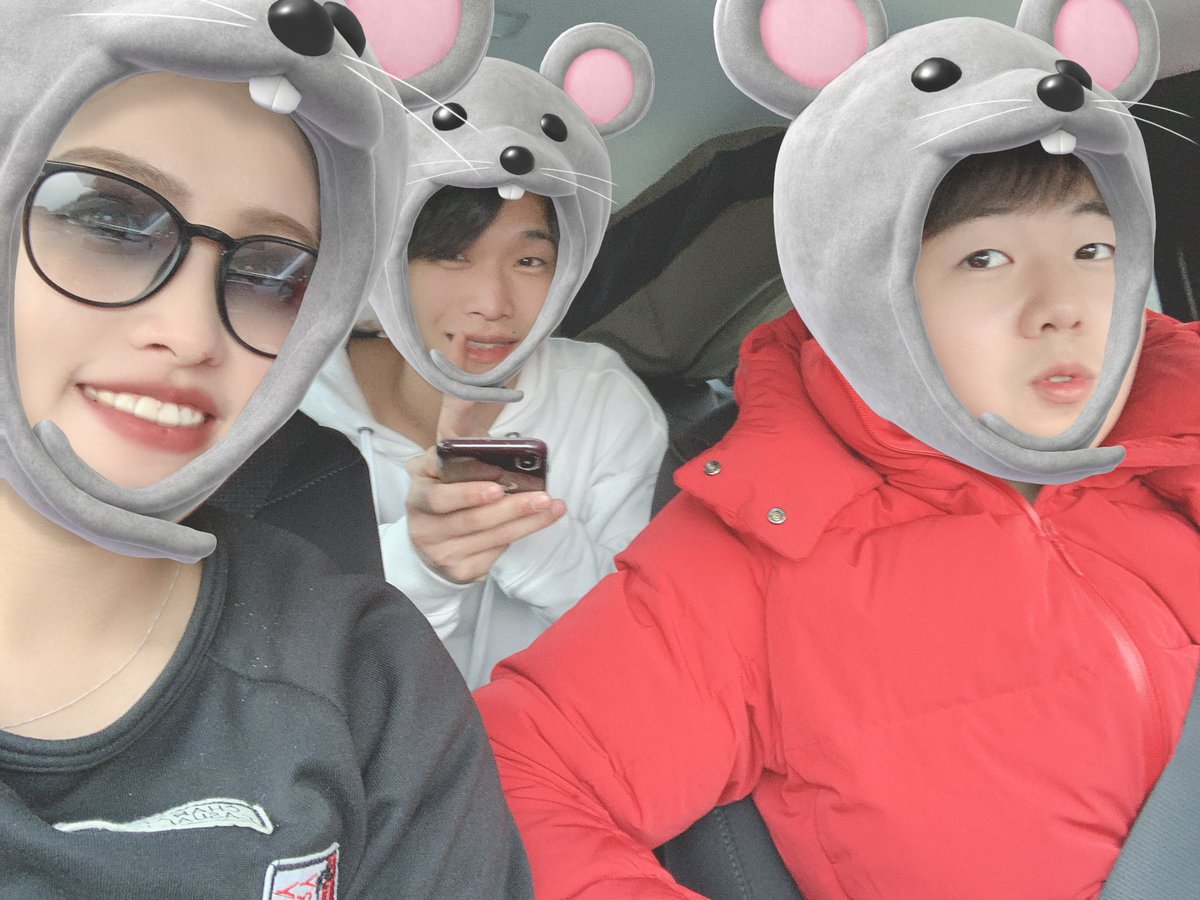 aichibi1022's tweet photo. 3人でスノボ☃️
初スノボだけどムズイ😭
筋肉痛が半端なく足が激痛だぜ https://t.co/RBBwmK5m5z