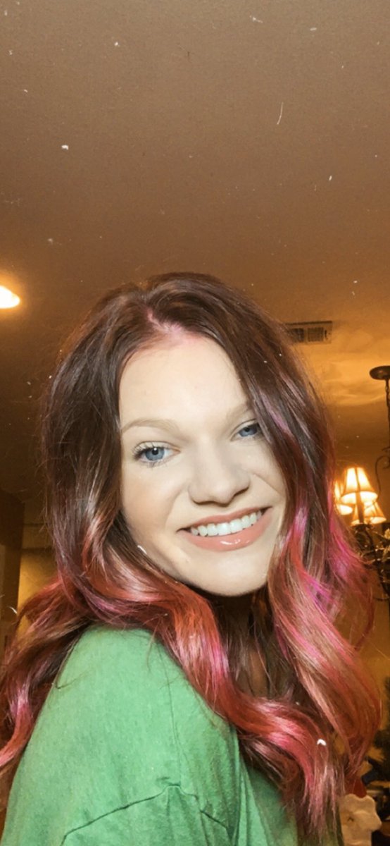 emily_gentz's tweet photo. Pink hair is the new move 🤍 https://t.co/D0Wb4kkHIK