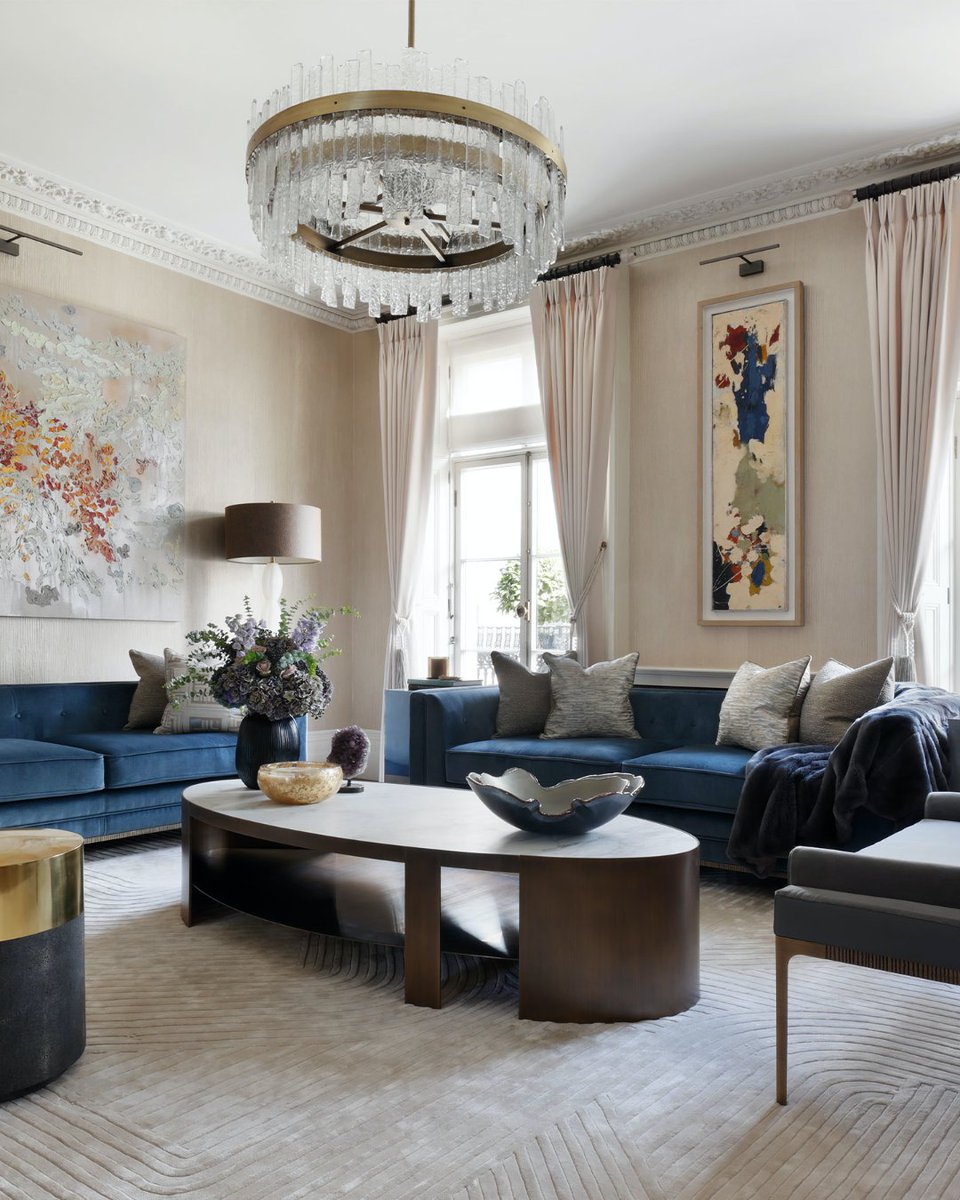 😍 This stylish interior is to die for. 

What style of decor do you prefer? Contemporary or traditional? 

👇 Follow us for property tips, advice and inspiration. We’re here to make real estate easier. 

<a href="/durdenandhunt/">Durden & Hunt International</a>