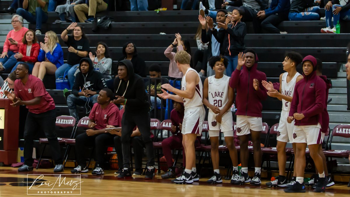 lori_metz's tweet photo. Lakeside Boys over Heritage 2020.01.03 #haillakeside #theirfacessayitall https://t.co/cZxxoO1COU