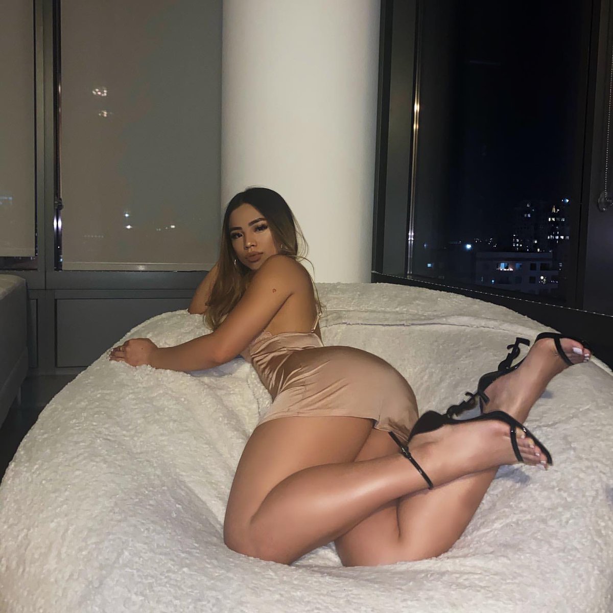 cxnguyeen's tweet image. would you leave me on read?