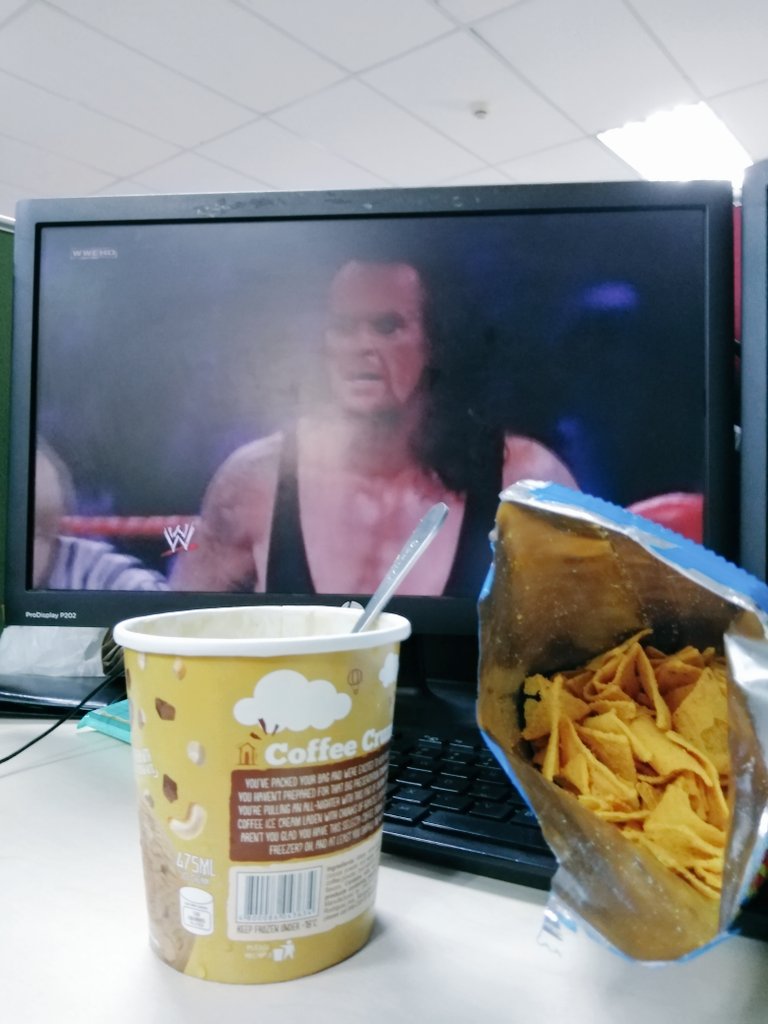 spadesforace's tweet photo. At work be like. Kaya tayo tumataba eh ๐ #RestDay #icecream #coffeecrumble #chips https://t.co/5cXIzJAnLY
