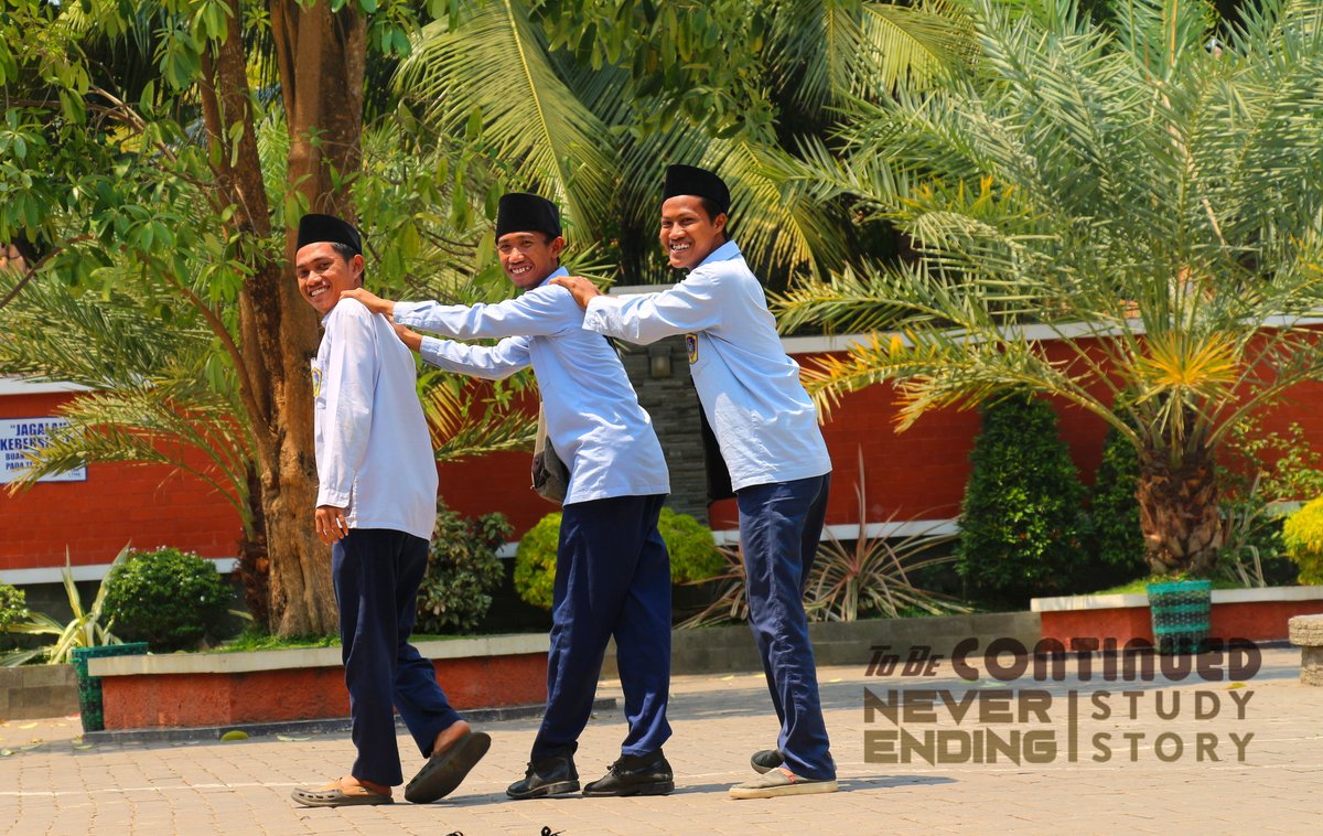 ptmpim's tweet photo. Ayo kawan, gairahkan semangat untuk kembali ke rutinitas sebagimana mestinya. Semoga hasil tak menghianati usaha
.
Husnul Khotimah 3 Aliyah ๐ Amin.
_
#ptmpim #songolasrongpuluh #ourstory #ptmpimquotes #dawuhguru #dawuhkyai #kiaiku #tobecontinued #neverendingstudystory https://t.co/Dg4KnG8aNd