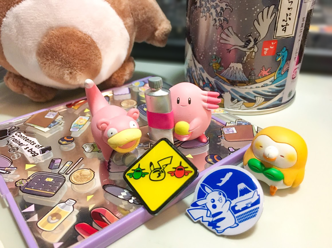 ট ইট র まつだひかり 成田空港のポケモンセンターで色々買ったりガチャポンしたりした とてもかわいい 手前2つのピンバッジは成田空港限定ガチャ T Co Csp8r6lco8 ট ইট র