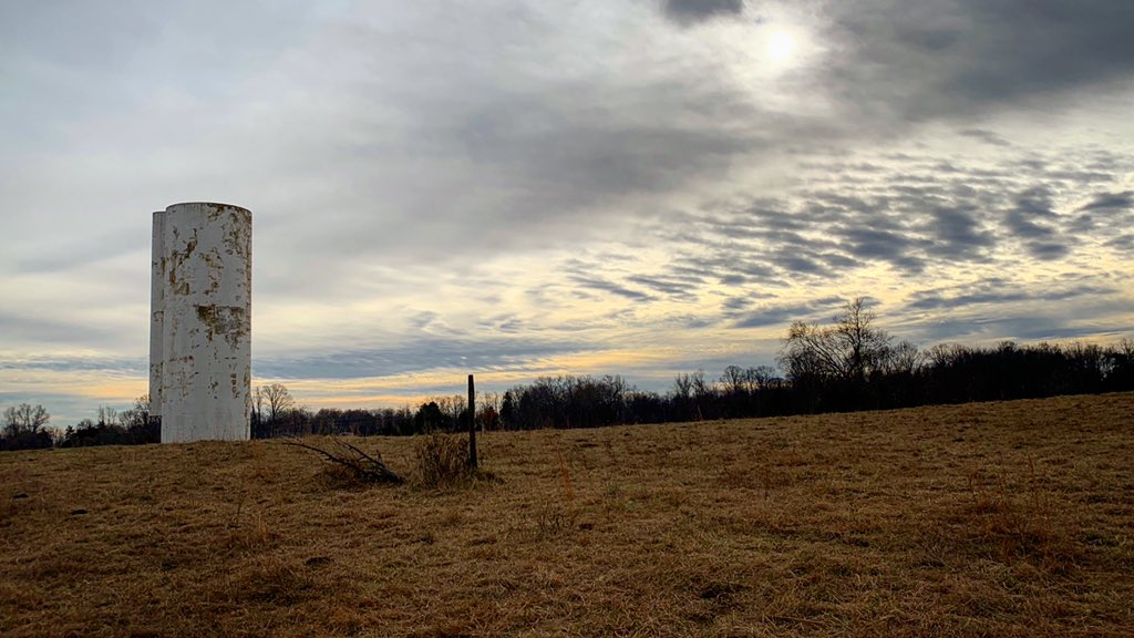JulieMcGPhoto's tweet photo. Mid-afternoon in January on what was quite a mild day in our beautiful Orlean, VA neighborhood. .
.
.
#winter #wintersky #orleanva #va #orlean #ashlandbassets #fauquiercountyva #fauquiercounty #marshall #marshallva #countryliving #shotoniphone https://t.co/NfeUPBNevT