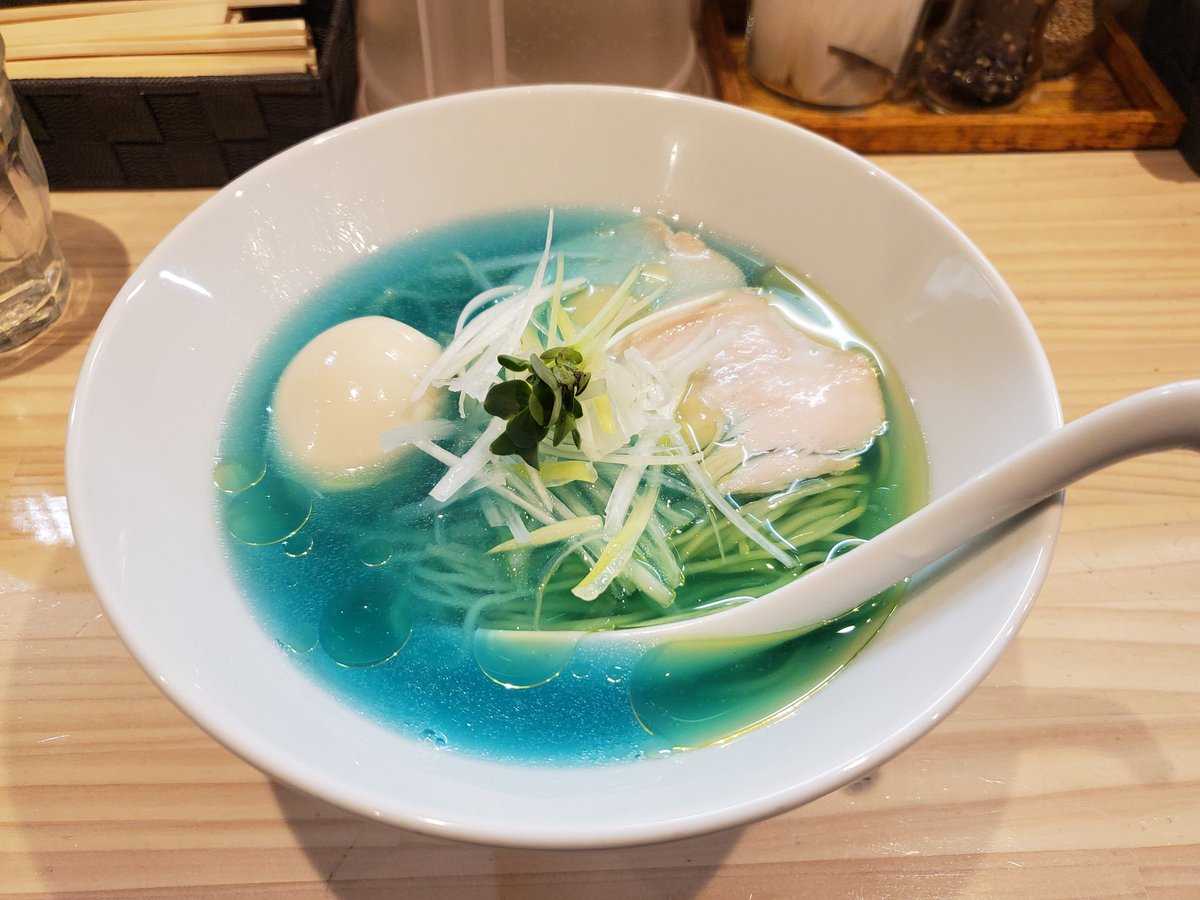 青い ラーメン 渋谷