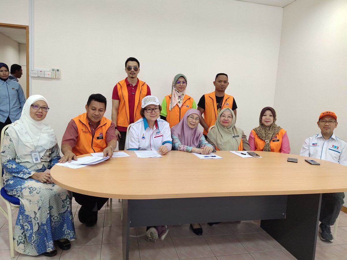 Dr Wan Azizah Ismail On Twitter Singgah Sebentar Bagi Meninjau Keadaan Jabatan Kebajikan Masyarakat Daerah Kecil Membakut Sabah Pelbagai Inisiatif Dibawah Jkm Telah Diperluaskan Ke Kawasan Ini Bagi Membantu Golongan Sasar Yang