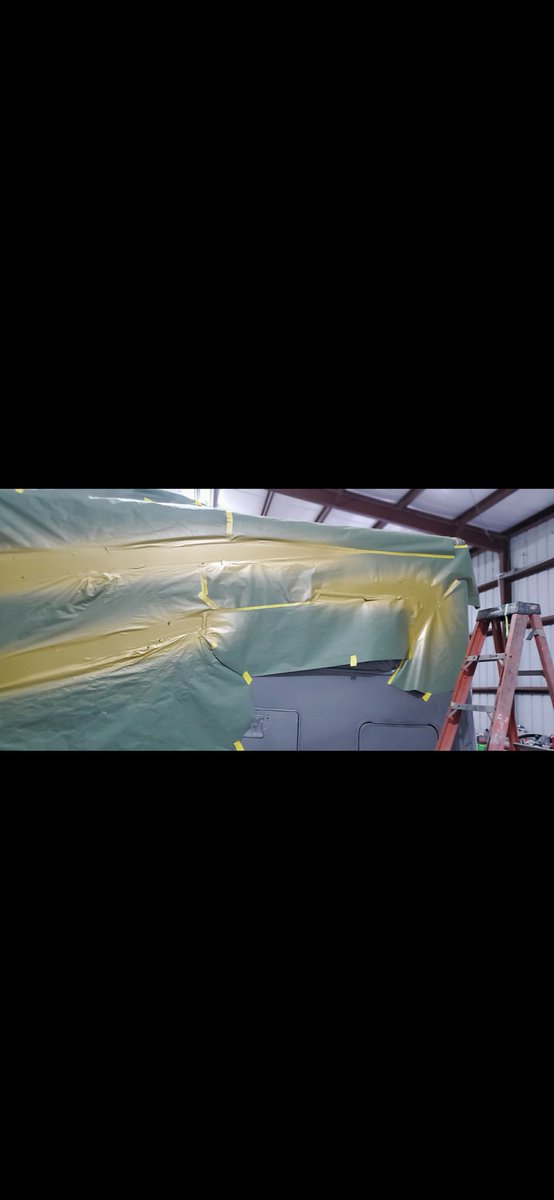 JoescompleteRv's tweet photo. Before and after rv repairs https://t.co/ZrDe9ipNxN