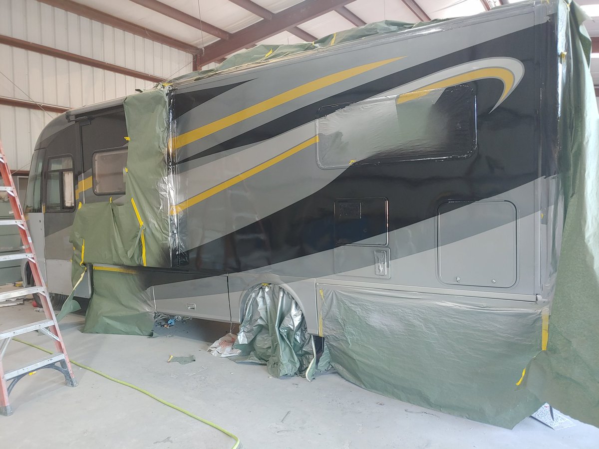 JoescompleteRv's tweet photo. #joescompletervrepairs #houstonrvrepairbodywork #rvroofing #rvremodel #northwestrvbodyshop #rvservice #rvgraphics #rvfiberglass #rvshop #paintshop #rvclassAcompartmentdoorfabrication https://t.co/ahPomPvXHb