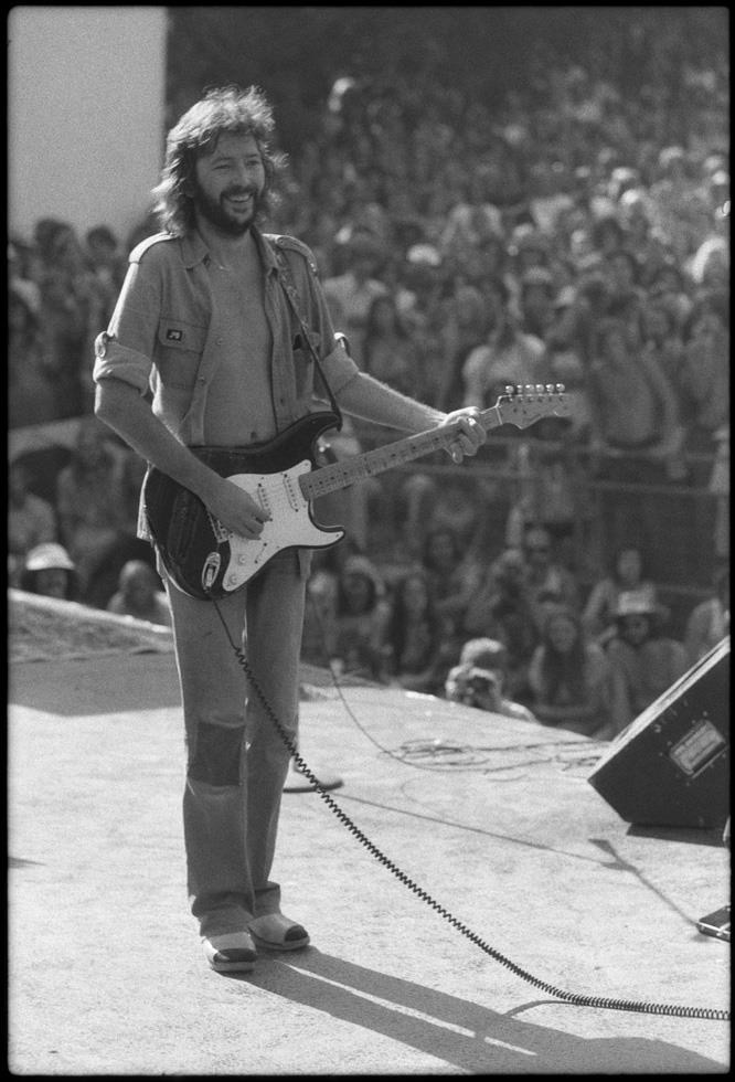 crockpics's tweet photo. Eric Clapton on stage at Stanford, 1975. Photo by Michael Zagaris. https://t.co/KDScvBKE2v