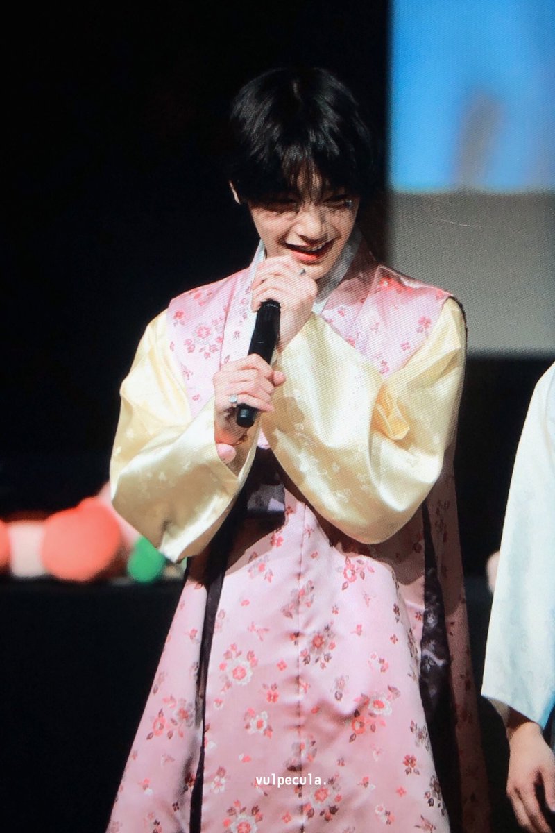 babies wearing hanbok 