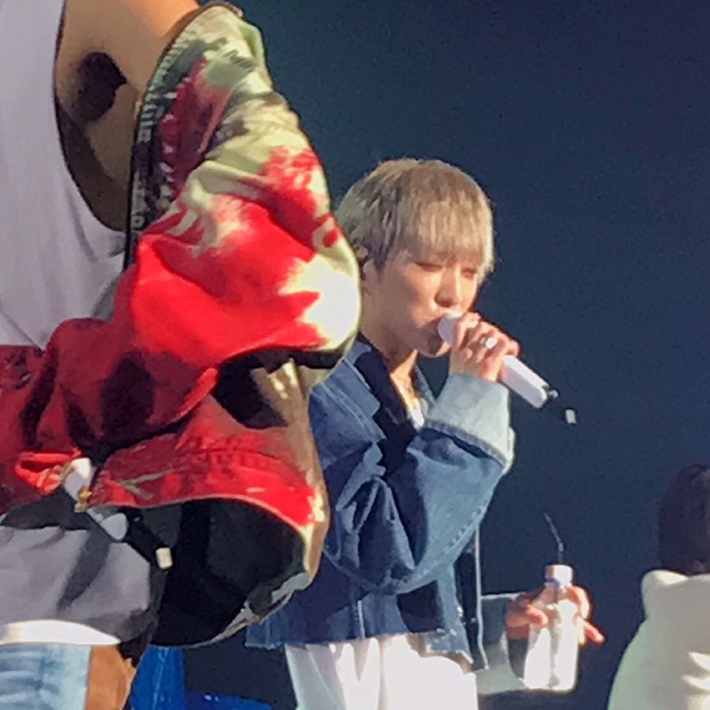 Seungyoon drinkin his mic as bonus   #CROSSTOURinJKT  #WINNERCROSSTOURinJKT  #HOONY  #YOON  #CROSSTOURMemories