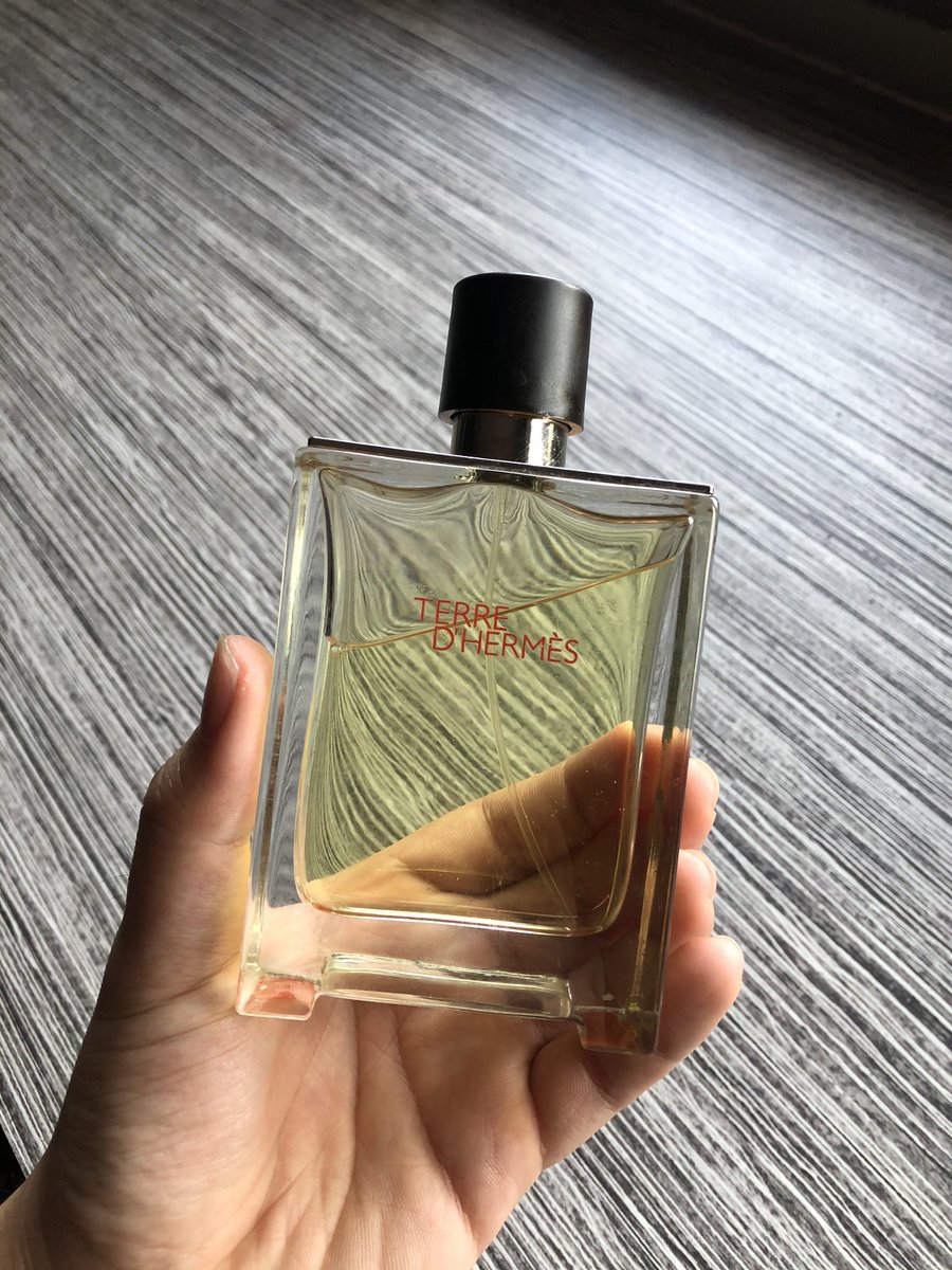 Terre D’Hermes. God of beauty, the woody vetiver nuances comes along with the orange and peppery notes, were v well blended. To me it is a v masculine yet dominant scent for a man. More like a businessman type of guy with suit or any casual wear 