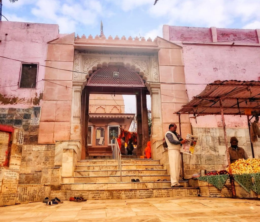 PriyankaOffl's tweet photo. Too blessed to be stressed. 
🙏☘️

#Brundavan #lordkrishna #SaturdayMotivation #Happy #PriyankaSharma #Teluguactress https://t.co/9pwWqUluf0