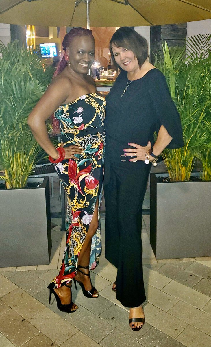 AlisonHannon's tweet photo. Dear @Oprah, meet Jacinna Thomas. Each week, she sends our school staff a Motivational Monday message and always lifts others. You have inspired her throughout her 20 years as a FL teacher,so we surprised her with a trip to  Ft Lauderdale to see #Oprahs2020VisionTour. https://t.co/bEQSla706k