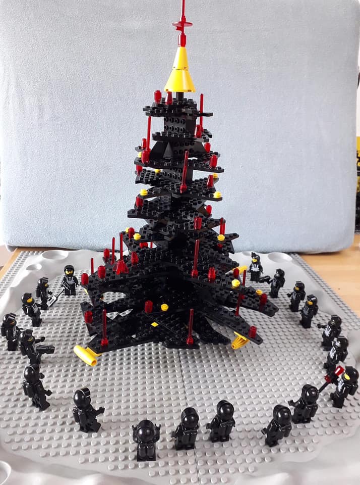 BlacktronSF's tweet photo. Challenge Winners! Commanders Pots and Ward for the holiday theme of the month and build of the month! @BlacktronSF #LEGO #blacktron https://t.co/qJO0c1gbCN