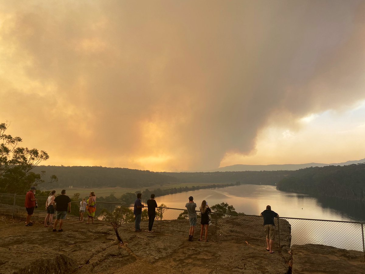 GavinCoote's tweet photo. Current view from Hanging Rock lookout at Nowra. With the fire now on both sides of the Shoalhaven, attention is squarely on all that unburnt bushland to the north around Cambewarra Range #nswfires https://t.co/hVLiRUIcsh