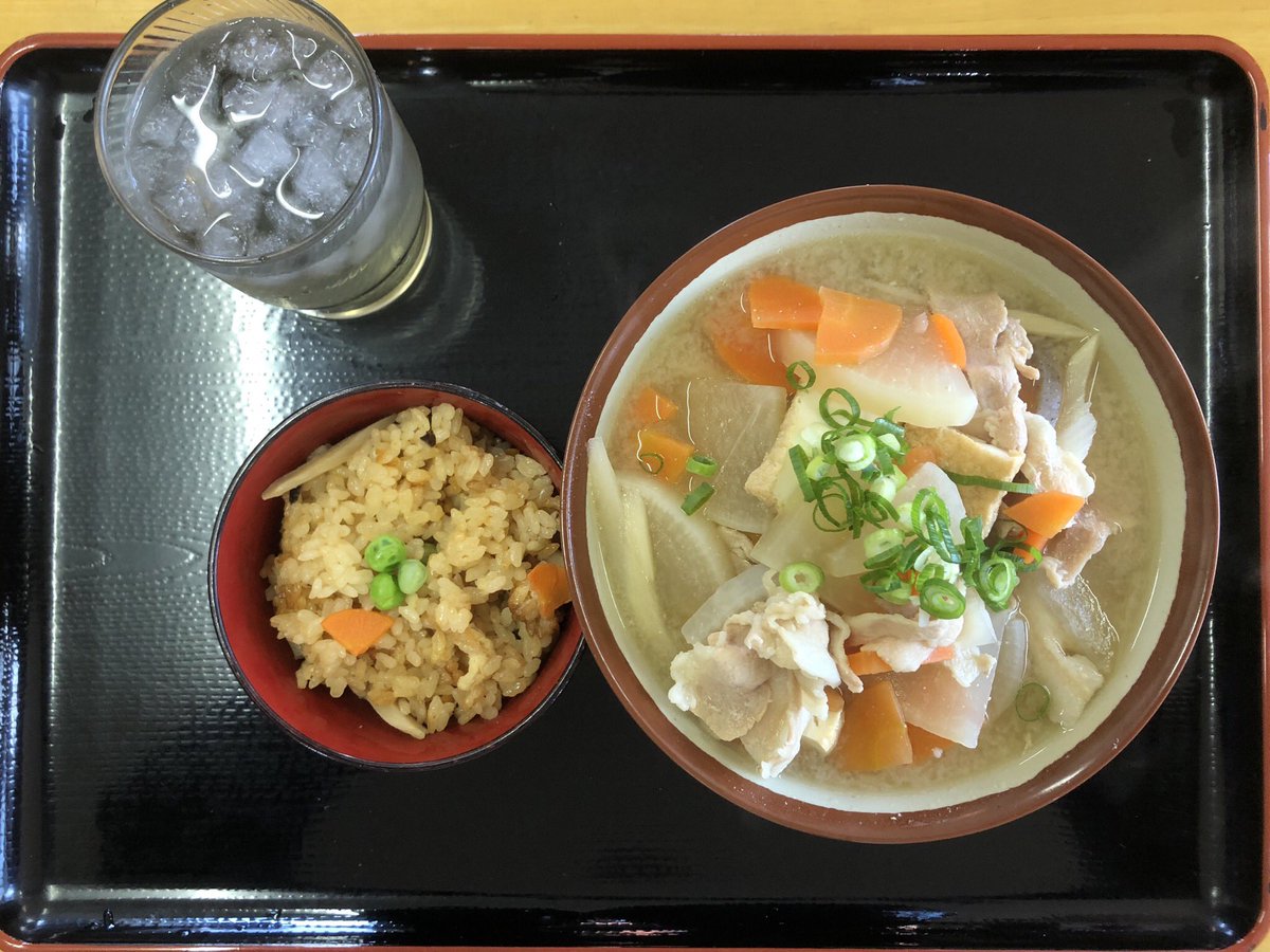 山田かつら 仮 生命力のない手相 うどんツアー3軒目 ラスト ますや 豚汁うどん 小 炊き込みご飯 初めましてのお店 かなりの太麺やけどむちもちの歯応えで美味しい 讃岐うどん うどんツアー