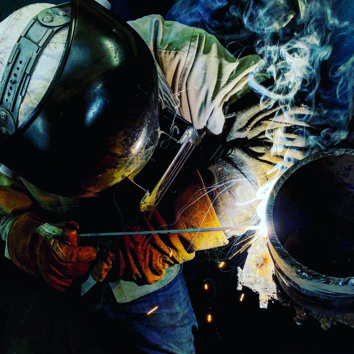 MainlinersWeld's tweet photo. You may see me struggle; But you will NEVER see me quit. 💯💪🏼👨🏻🏭
.
.
.
.
#MainlinersWeldingAcademy #MWA #MainlinersWelding #TexasWelder #PipeWelder #ComboWelder #WeldLife #Welding #WeldingPorn #WelderNation #HTX #NewGenerationWelding #weldingmostwanted #RigWelder #Pipeline #Weld https://t.co/V2V8dHyG0E