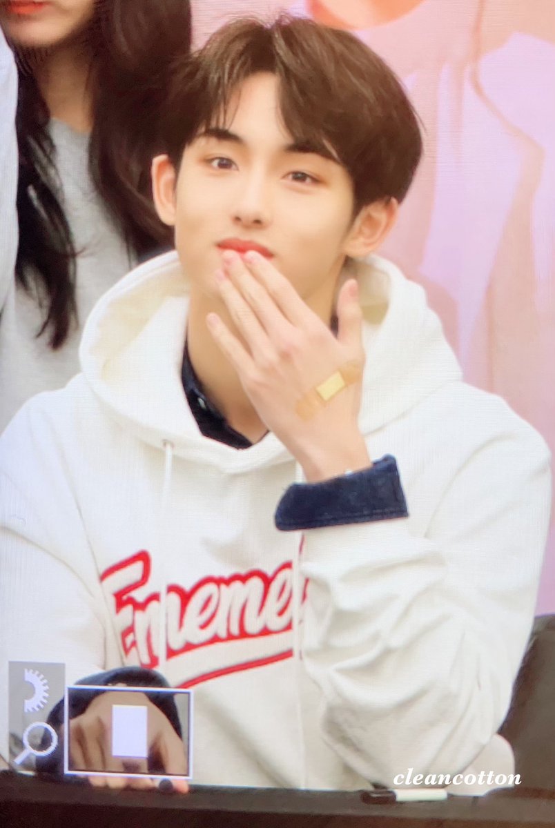 cleancotton_win's tweet photo. 200104 #윈윈 #WINWIN #董思成 #WayV https://t.co/Xff8fD1j1R