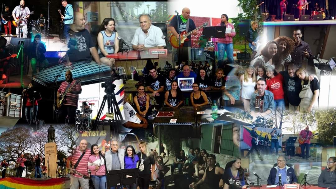 Nota_Fantasma's tweet photo. Queremos desearle a todos un feliz 2020!!
No podemos dejar de agradecer a todos los que fueron parte del 2019, agradecerles por tenernos en cuenta y por recibirnos. Demás está decir que detrás de cada foto, de cada evento hay muchísimas personas más. Feliz año! https://t.co/DgHlPEUxxv